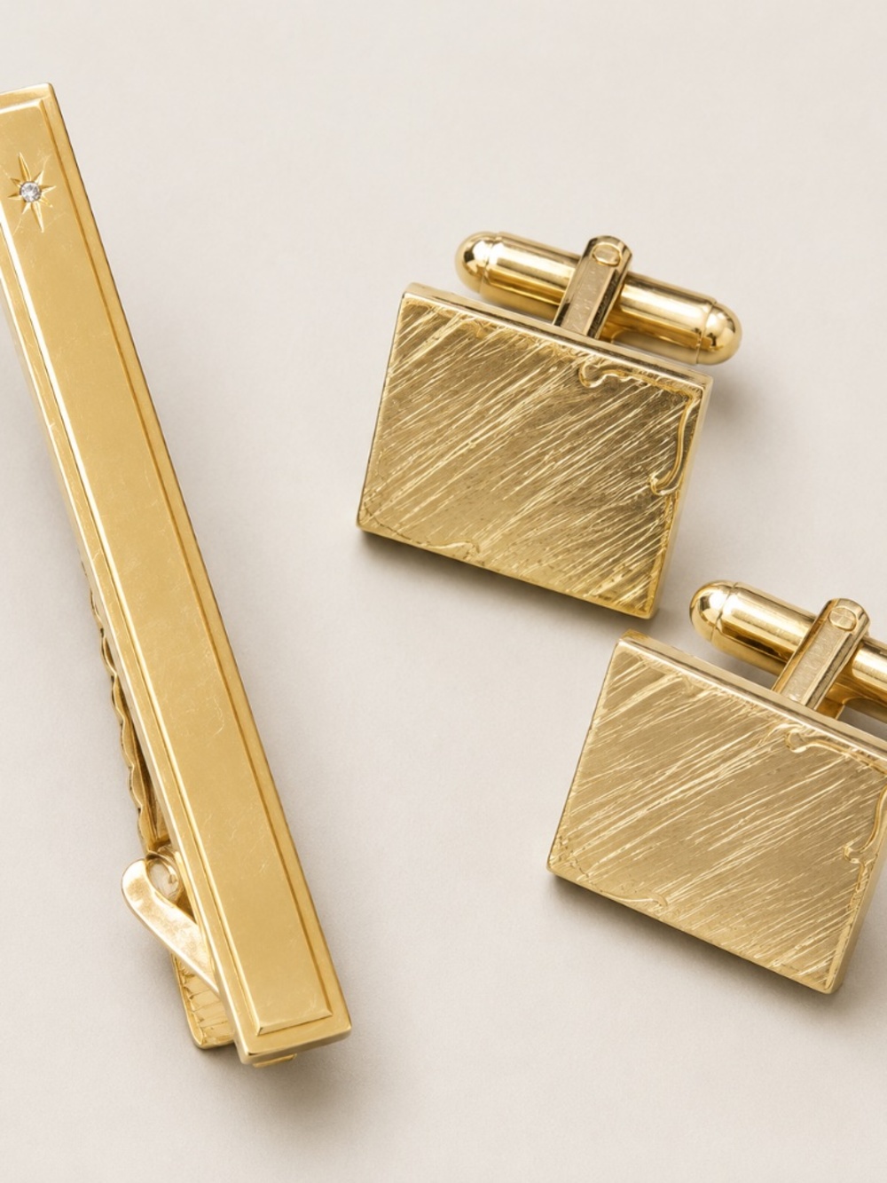 Vintage R.F. Simmons Karatclad Gold Electroplate Cufflinks & La Mode Tie Bar Set